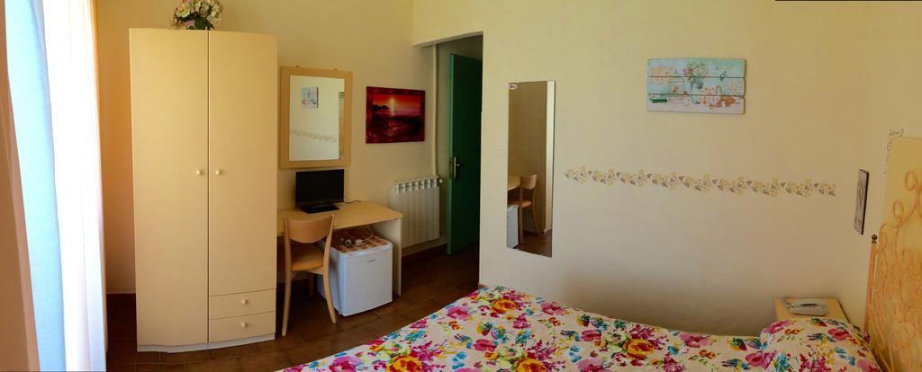 Lungomare Hotel Marina di Cecina Exteriör bild