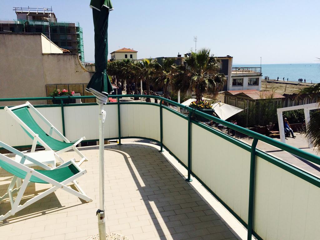Lungomare Hotel Marina di Cecina Exteriör bild